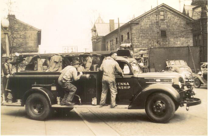 1941-Ford-Fire-Engine